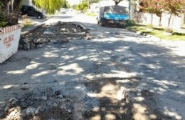 Trabajos de bacheo en calle Azcuénaga